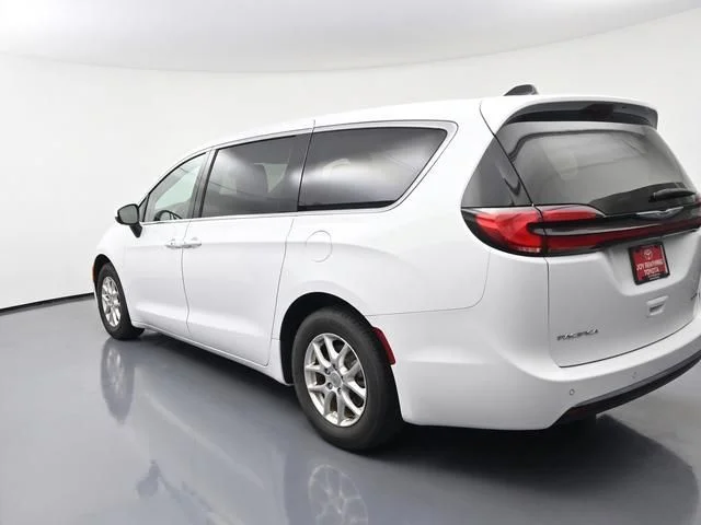 Used 2023 White Chrysler Touring L image 7
