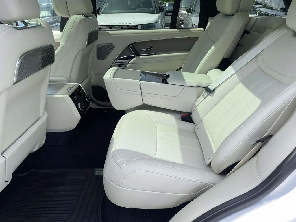 New 2026 Ostuni Pearl White Land Rover Autobiography image 17