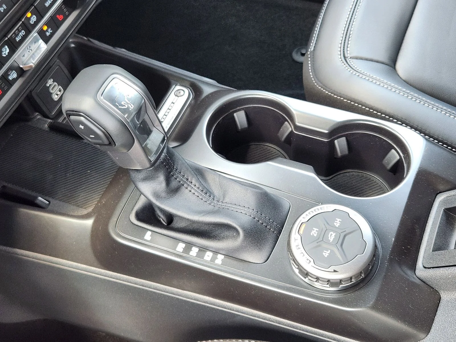 New 2026 Avalanche Gray Ford Outer Banks® image 14