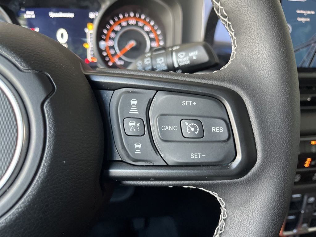 Used 2025 Bright White Clearcoat Jeep Rubicon X image 32
