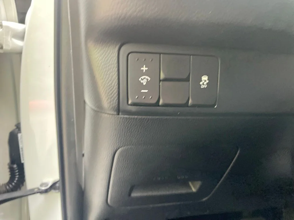 Used 2014 Clear White Kia Base image 11