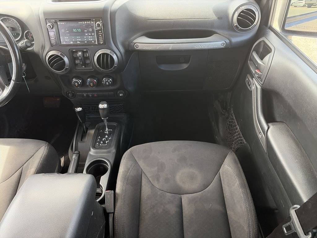Used 2018 Gray Jeep Unlimited Sport image 16