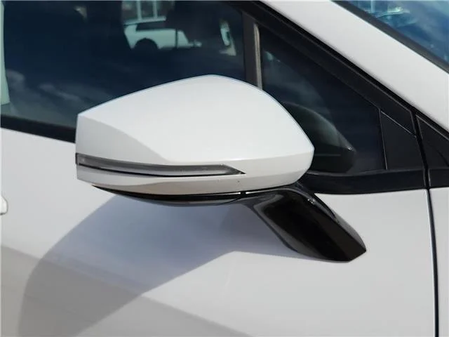 Used 2023 White KIA SX Front-Wheel Drive image 8