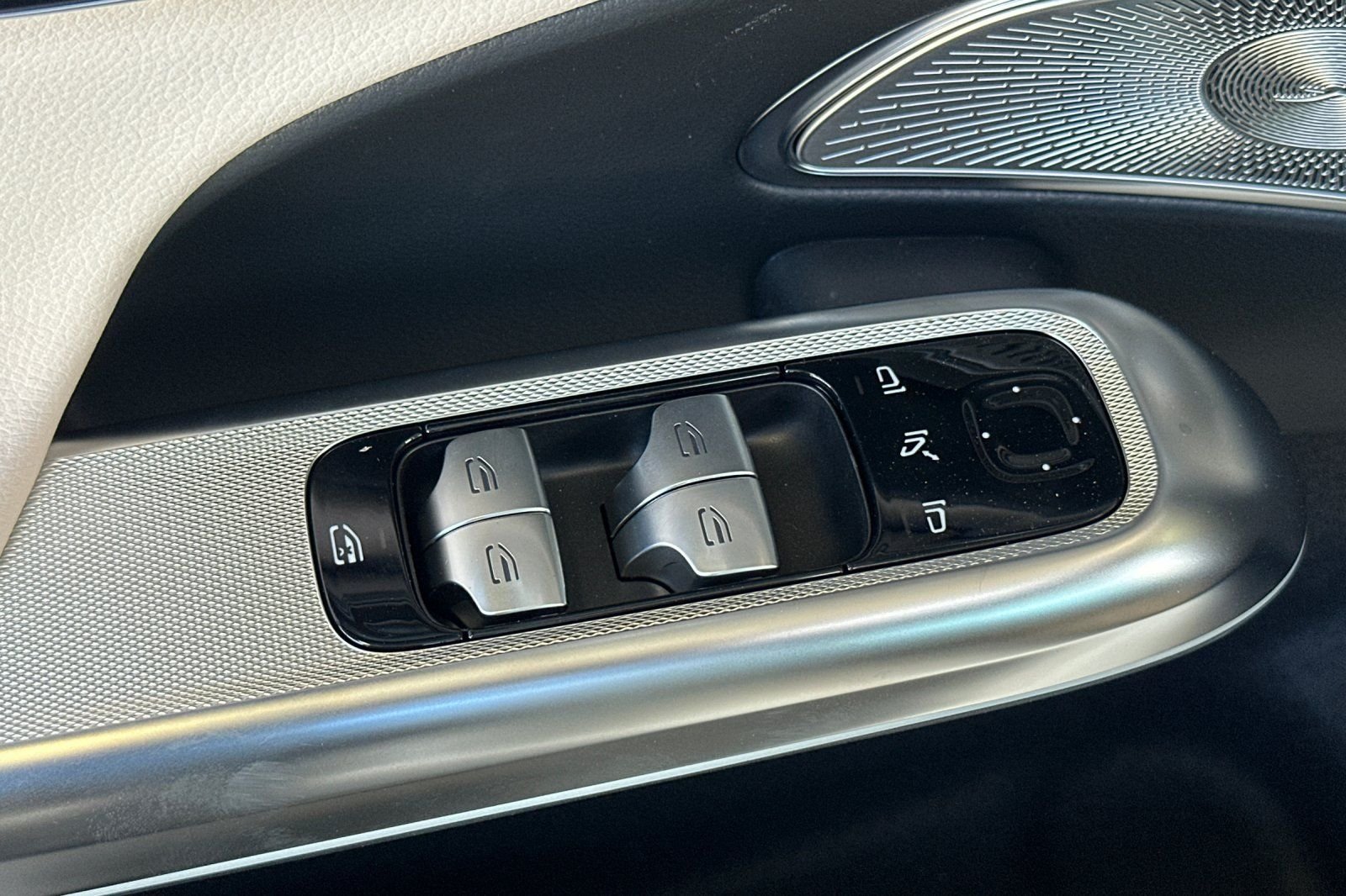 2026 Mercedes-Benz E-Class E350 - Photo 25