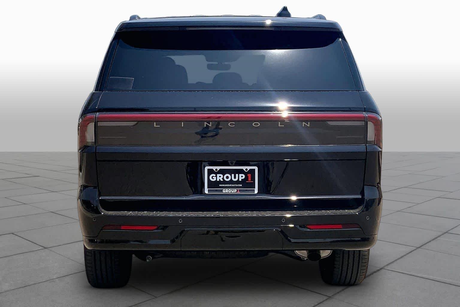 New 2027 Infinite Black Metallic Clearcoat Lincoln Reserve image 4