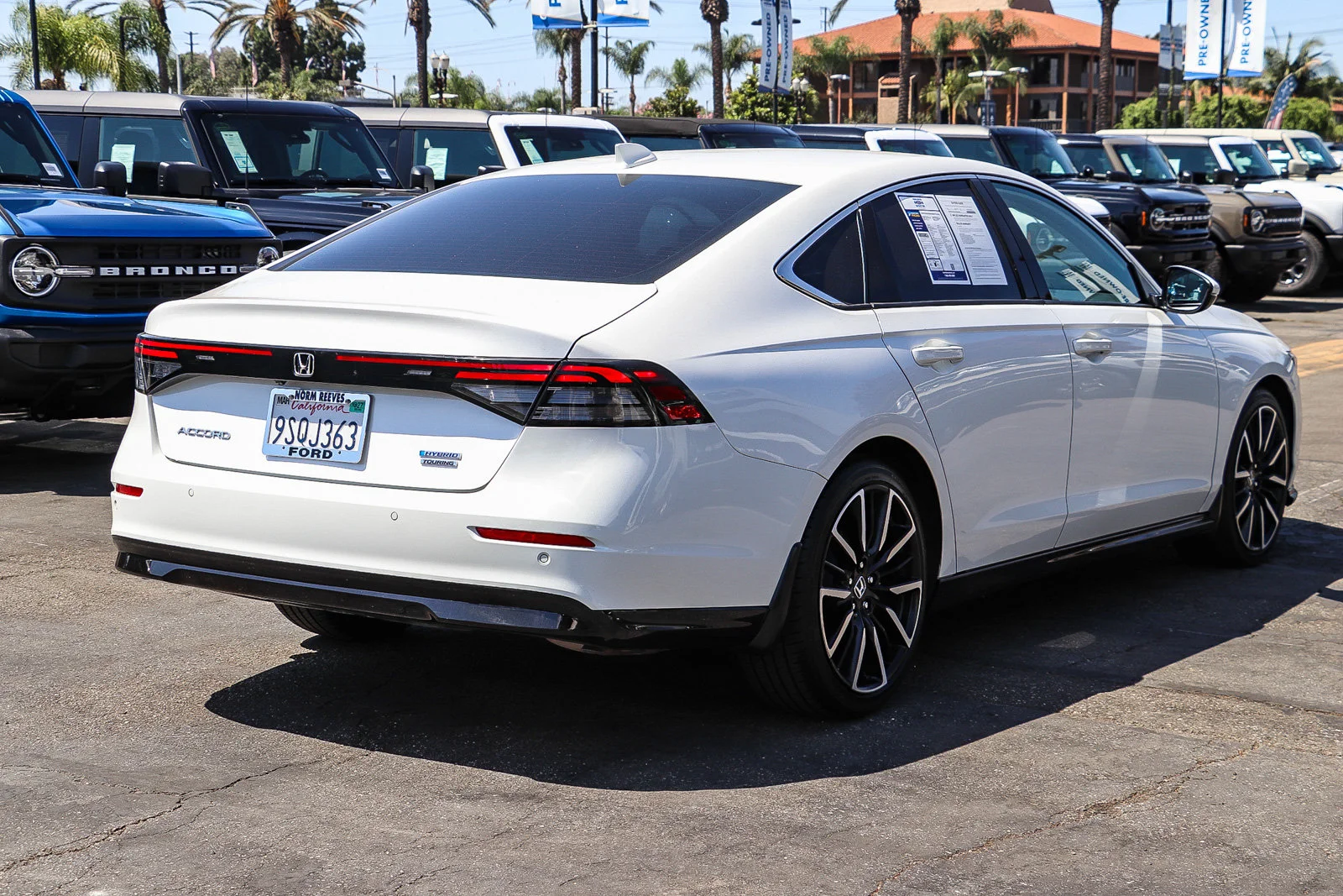 Used 2025 Platinum White Pearl Honda Touring image 7