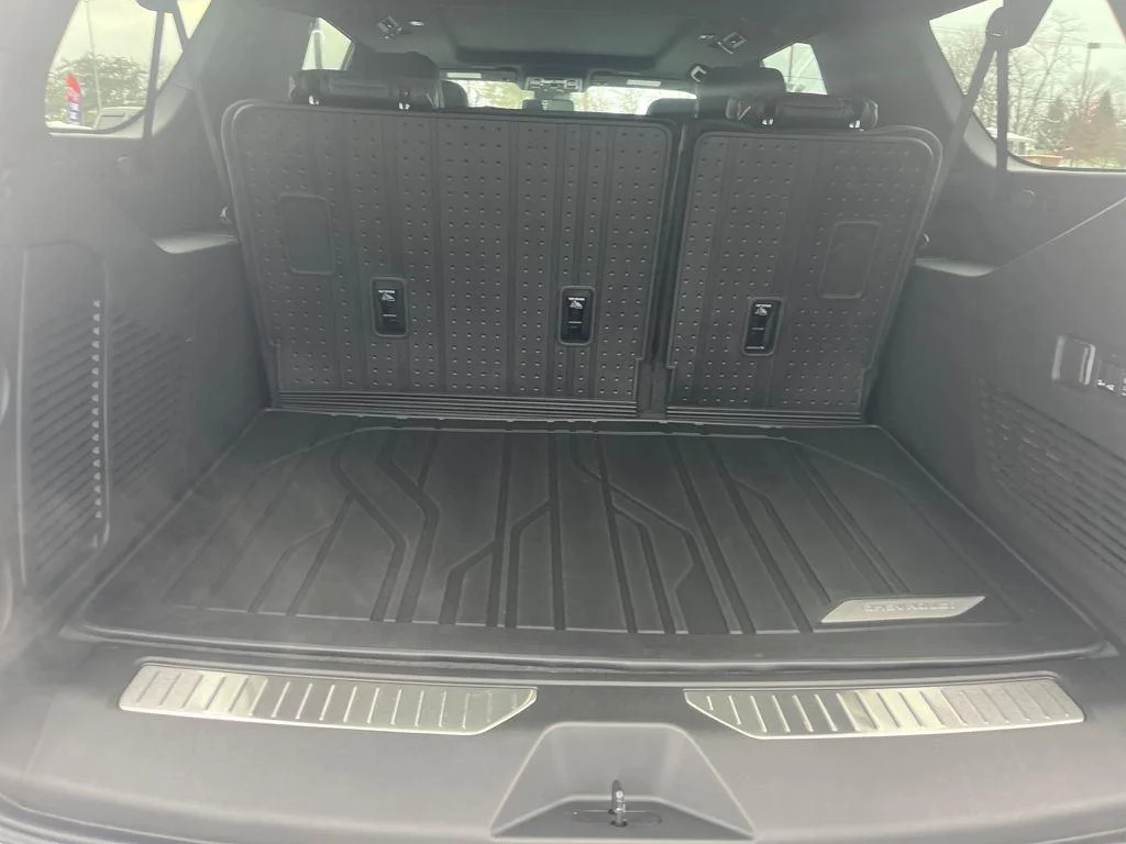 2026 Chevrolet Suburban Premier - Photo 25