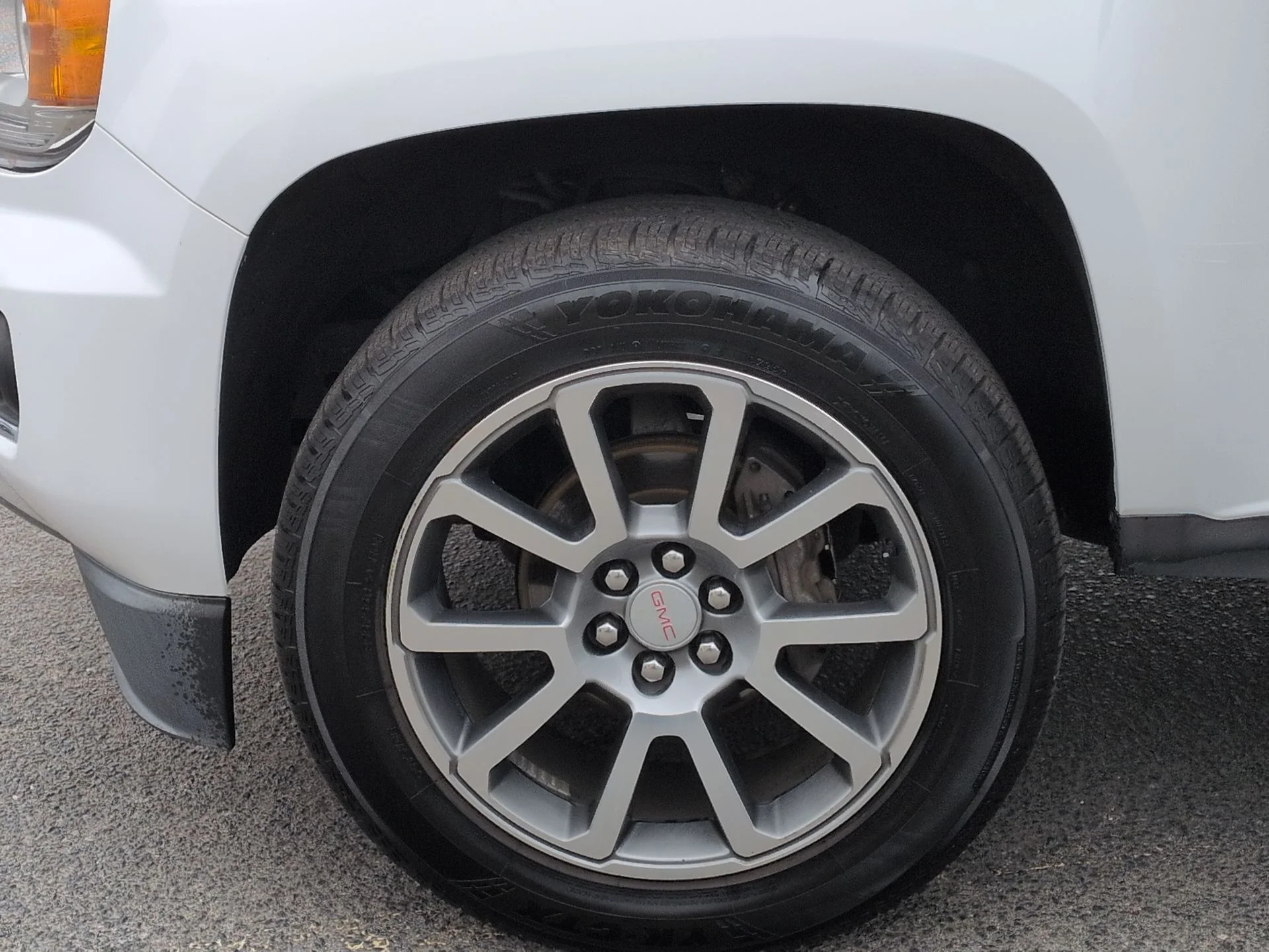 Used 2018 White GMC Denali image 34