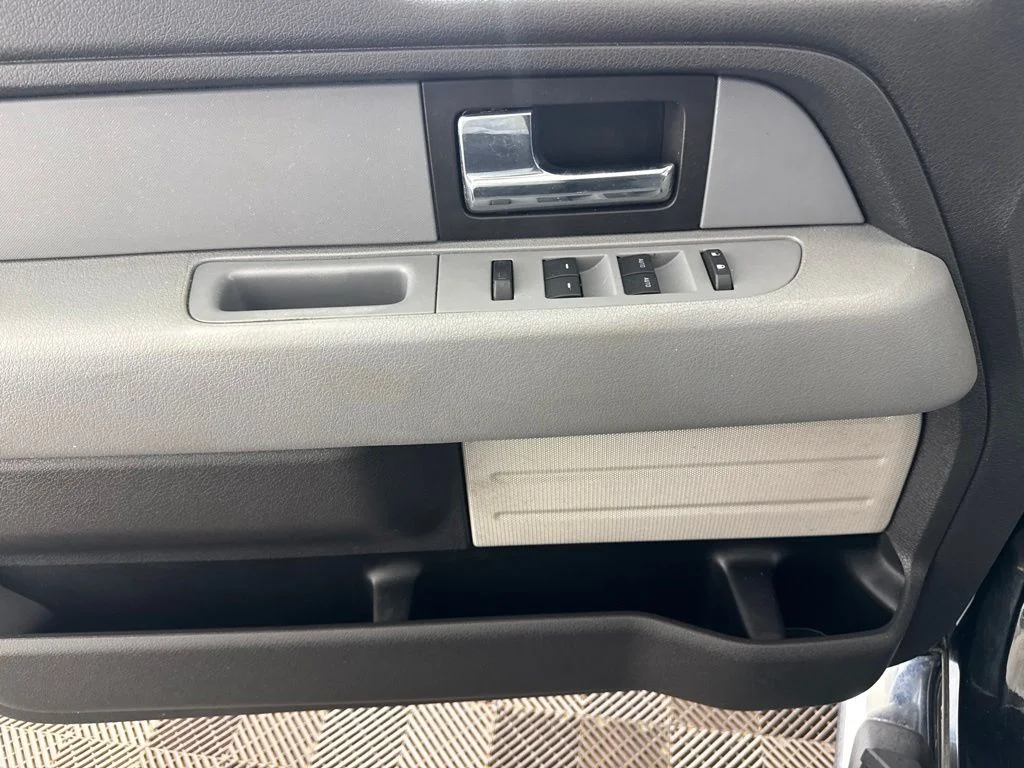 Used 2014 Black Ford XLT image 23
