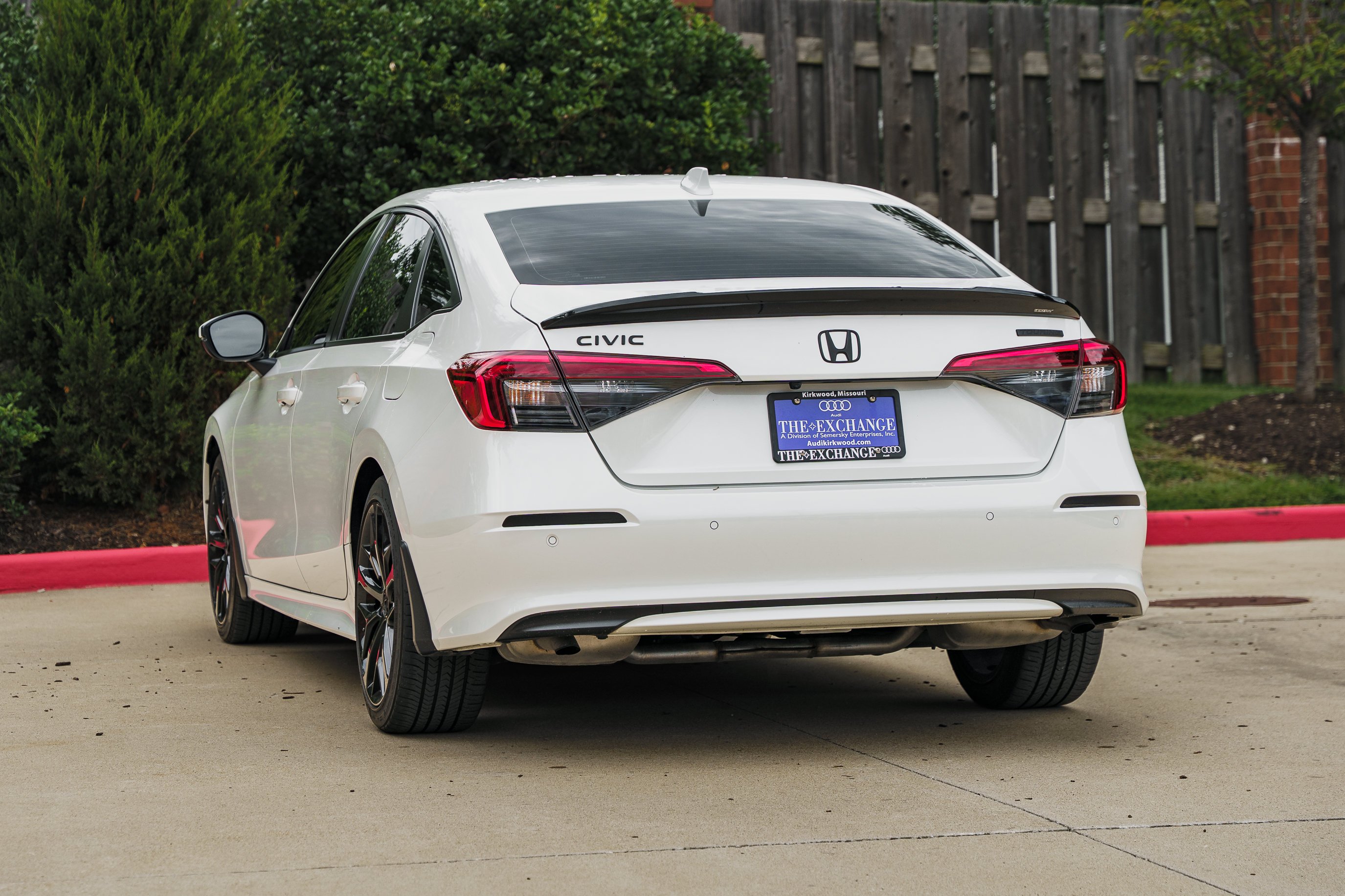 Used 2024 Platinum White Pearl Honda Touring image 4
