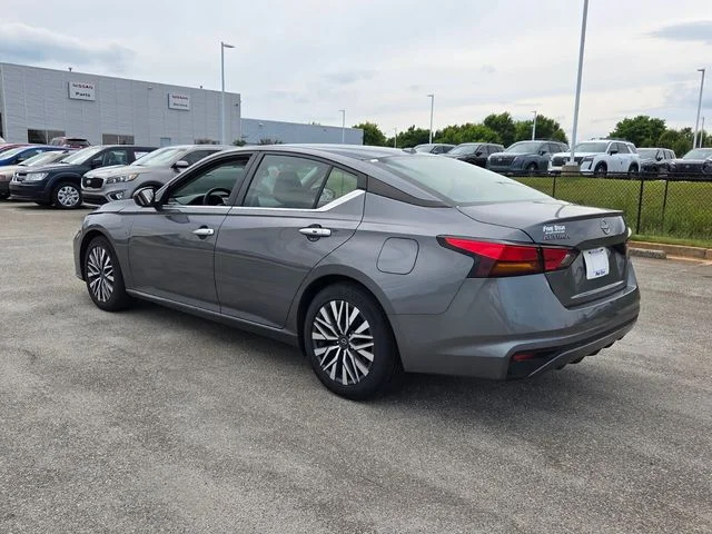 Used 2024 Gray Nissan 2.5 SV image 9