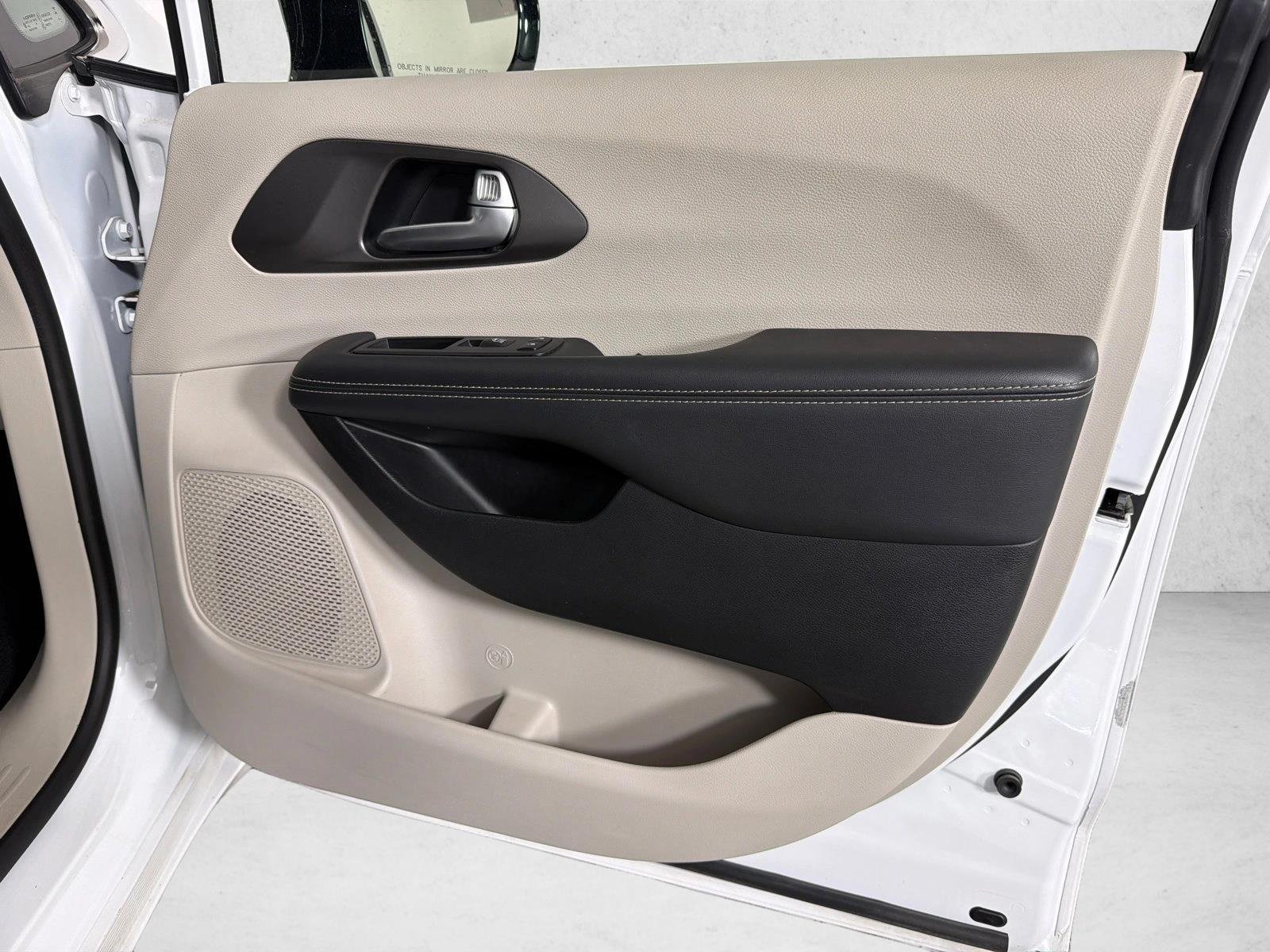 Used 2024 Bright White Clearcoat Chrysler Touring L image 14