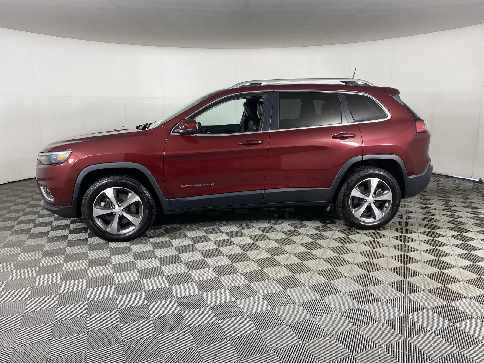 Used 2021 Velvet Red Pearlcoat Jeep Limited image 7