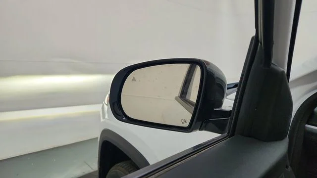 New 2026 Bright White Clear-Coat Exterior Paint Jeep Limited image 17