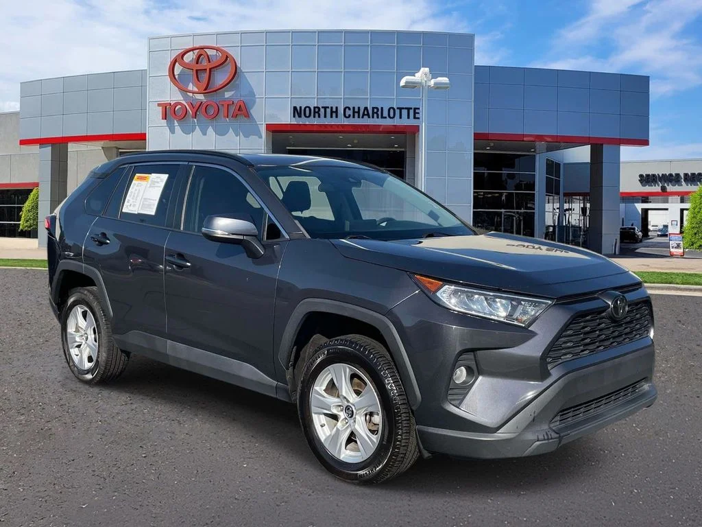 2021 Toyota RAV4 XLE FWD's photo