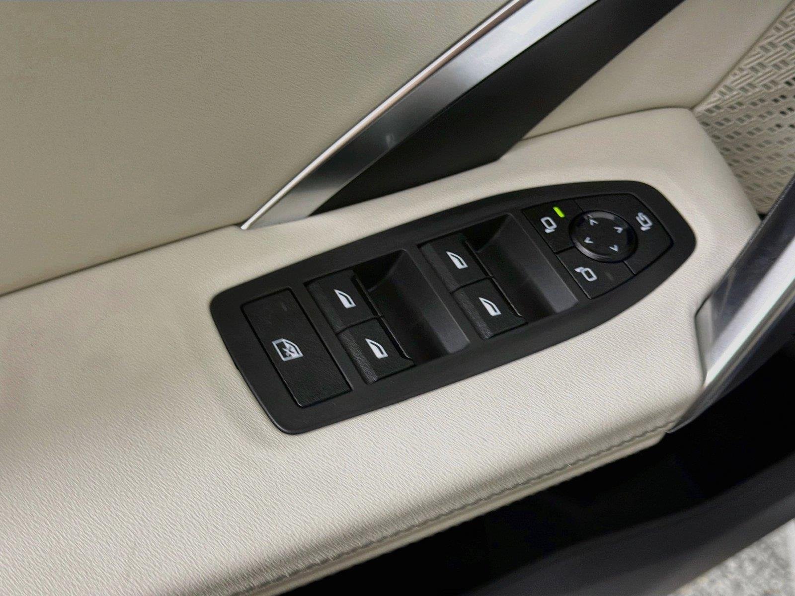 New 2027 Space Silver Metallic BMW xDrive28i image 17