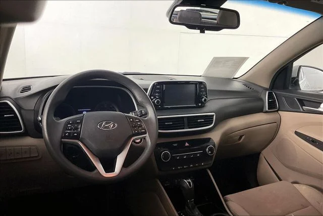 Used 2019 White Hyundai Value image 3