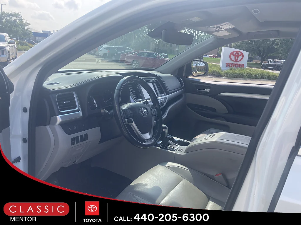 Used 2017 Blizzard Pearl Toyota XLE image 3