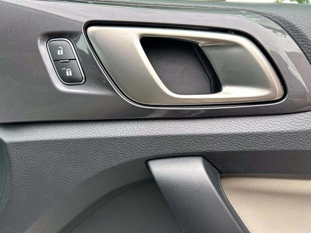 Used 2019 White Ford Lariat image 32