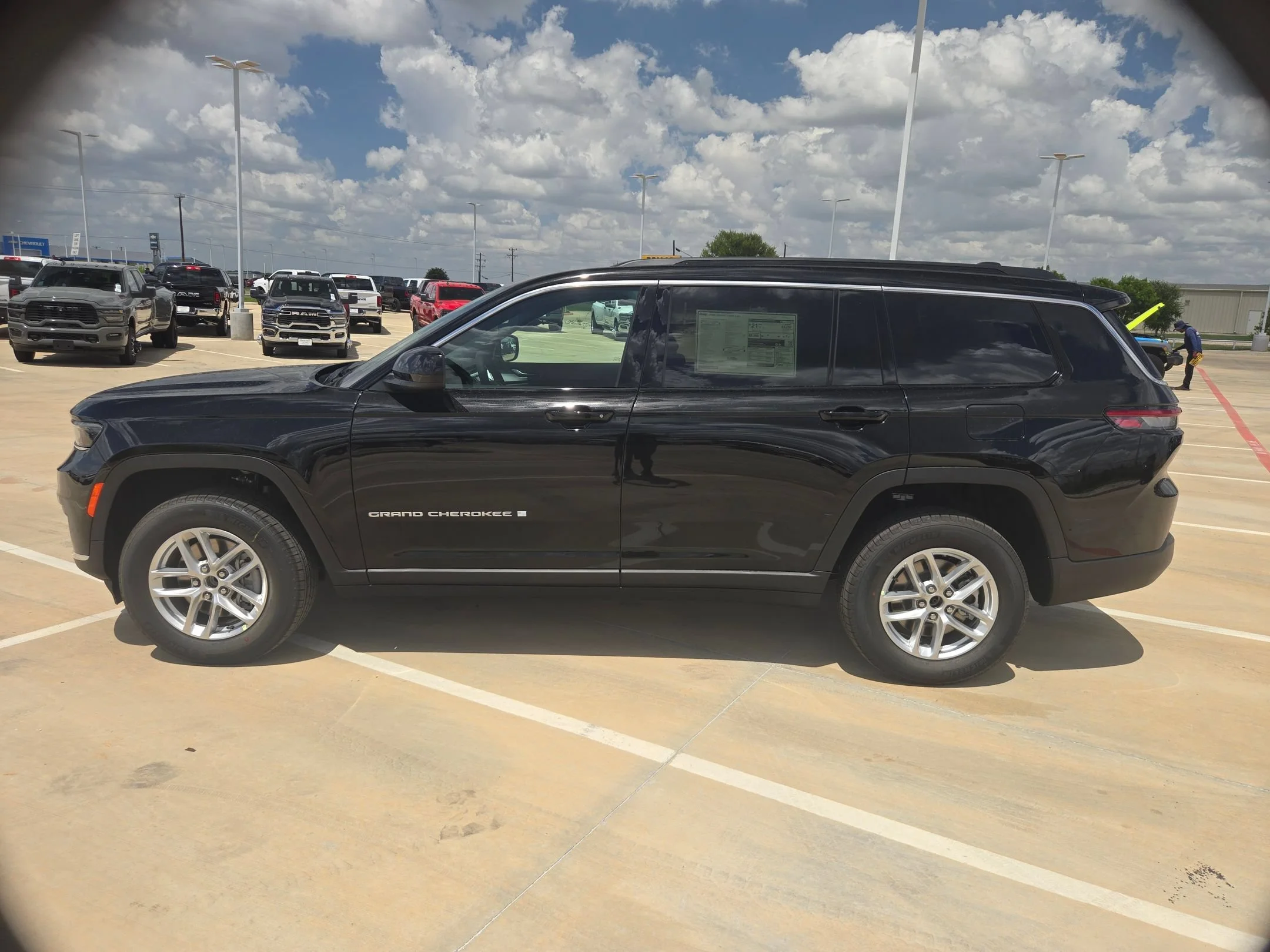 New 2026 Diamond Black Crystal Pearl-Coat Exterior Paint Jeep Laredo image 6