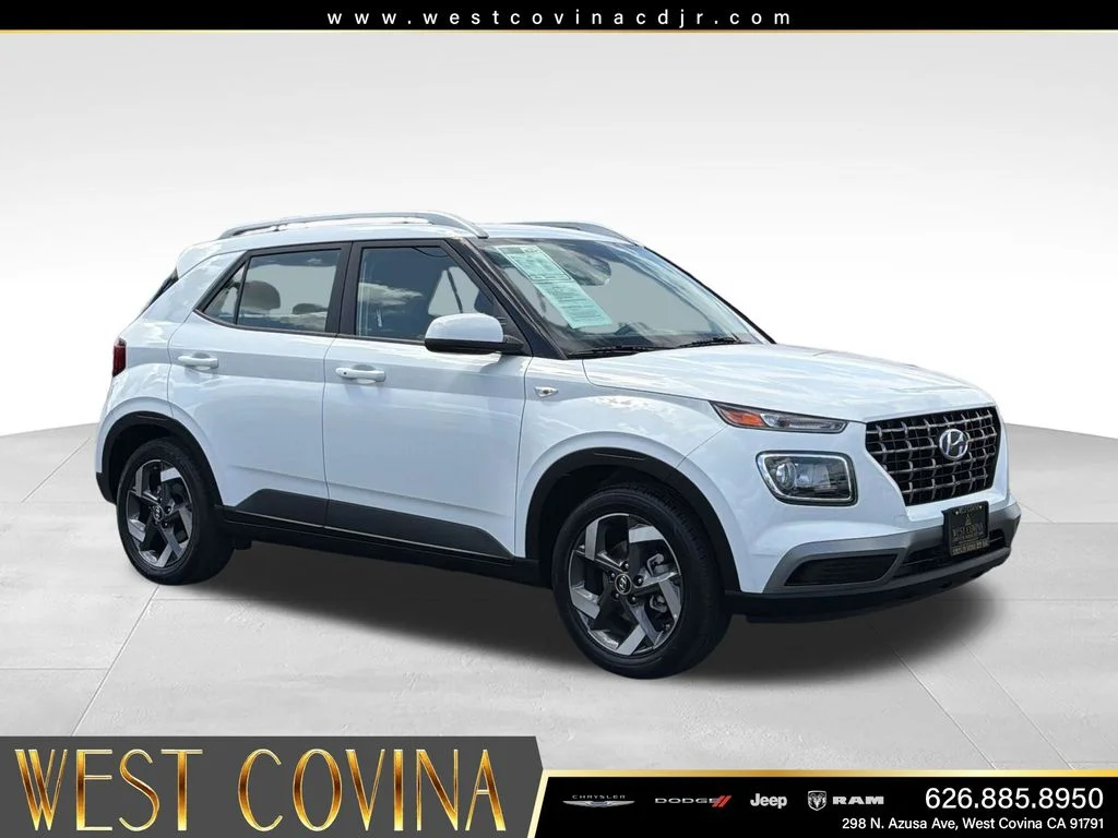 Used 2025 White Hyundai SEL image 1