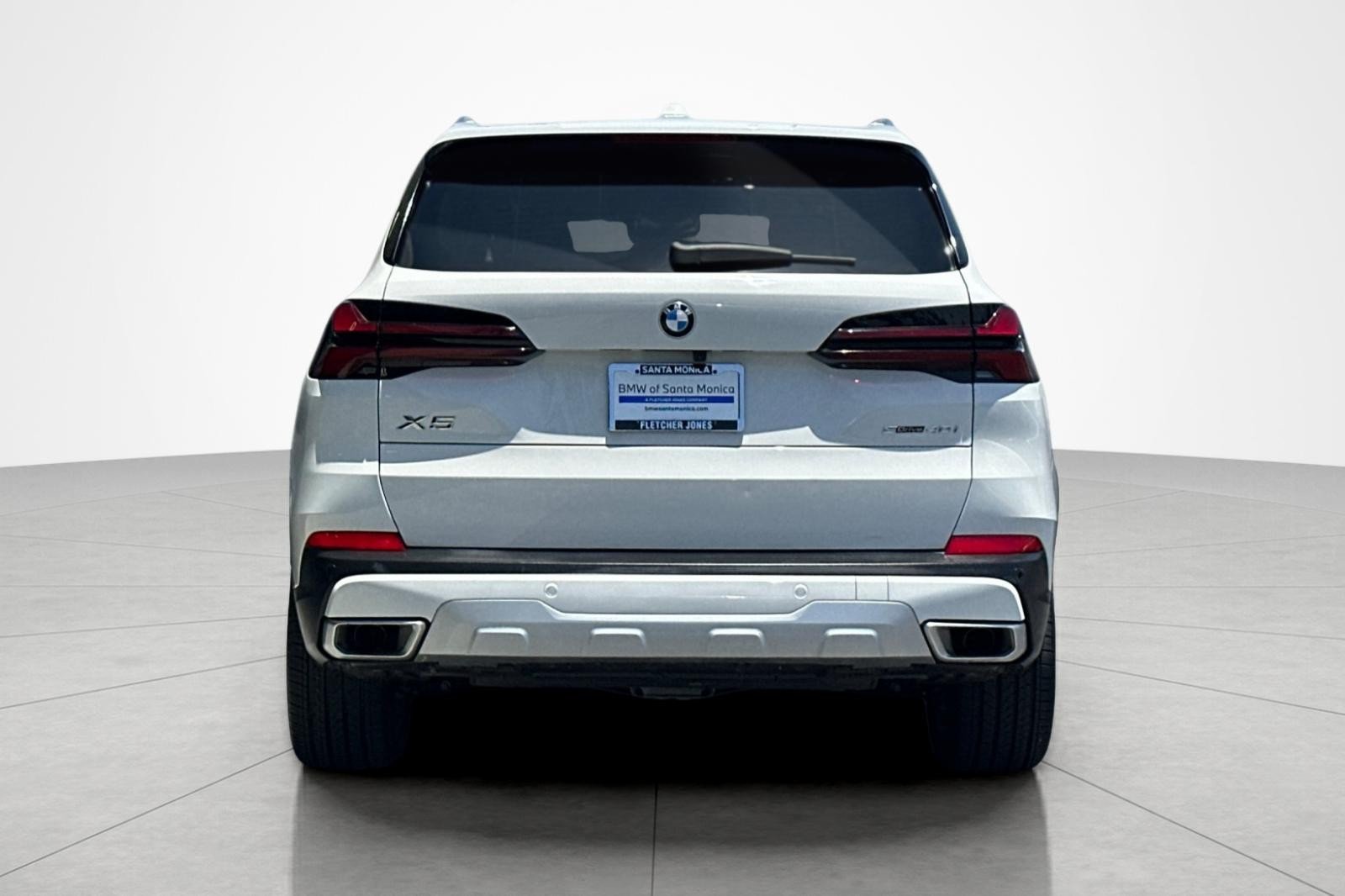 Used 2024 Alpine White BMW sDrive40i image 4