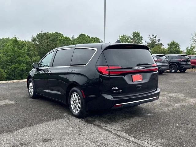Used 2023 Black Chrysler Touring L image 7
