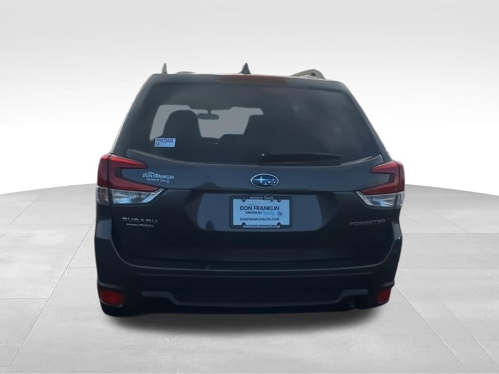 Used 2023 Gray Subaru Base image 7