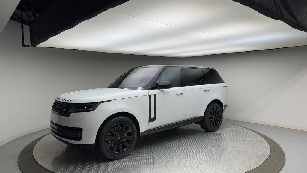 Used 2023 Fuji White Land Rover SE image 4