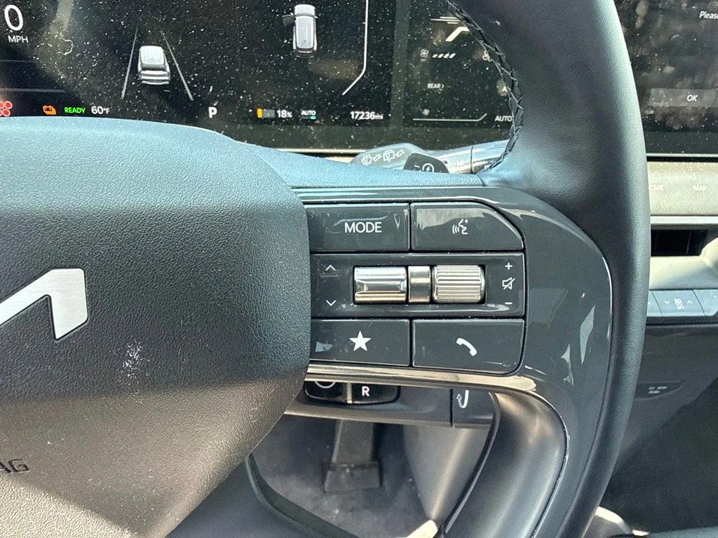 Used 2024 Iceberg Green Kia Wind image 12