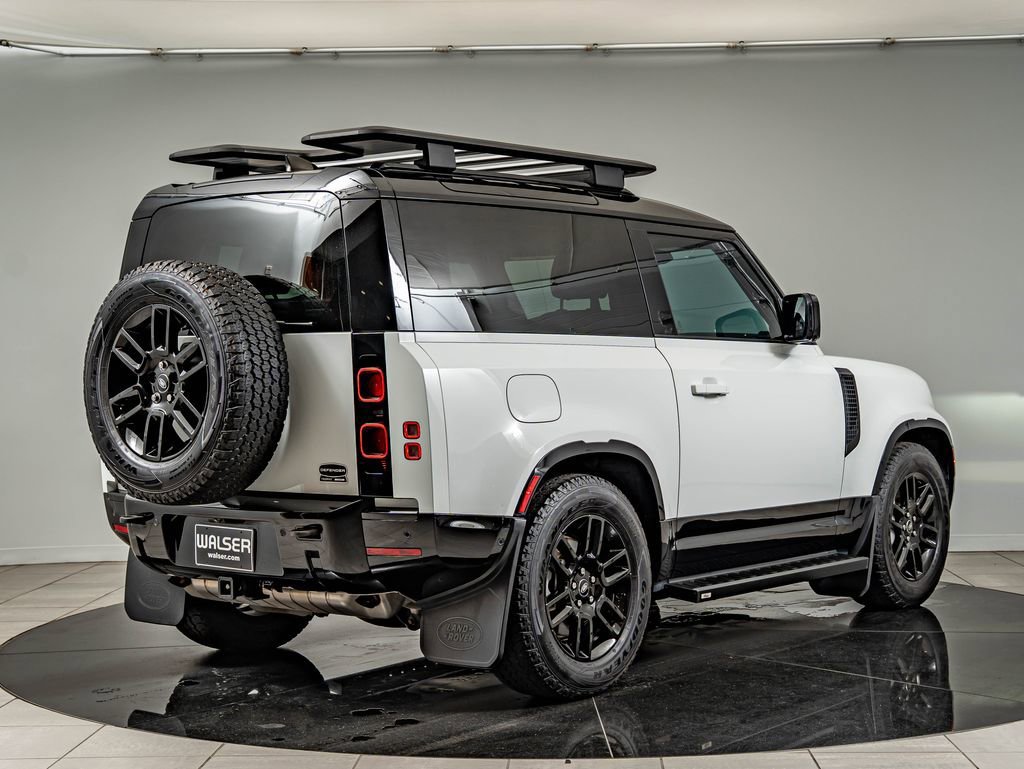 Used 2023 Fuji White Land Rover X-Dynamic SE image 5