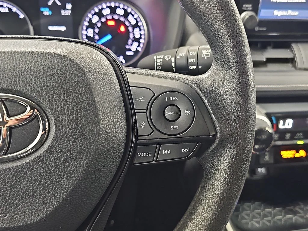 Used 2019 White Toyota XLE image 20
