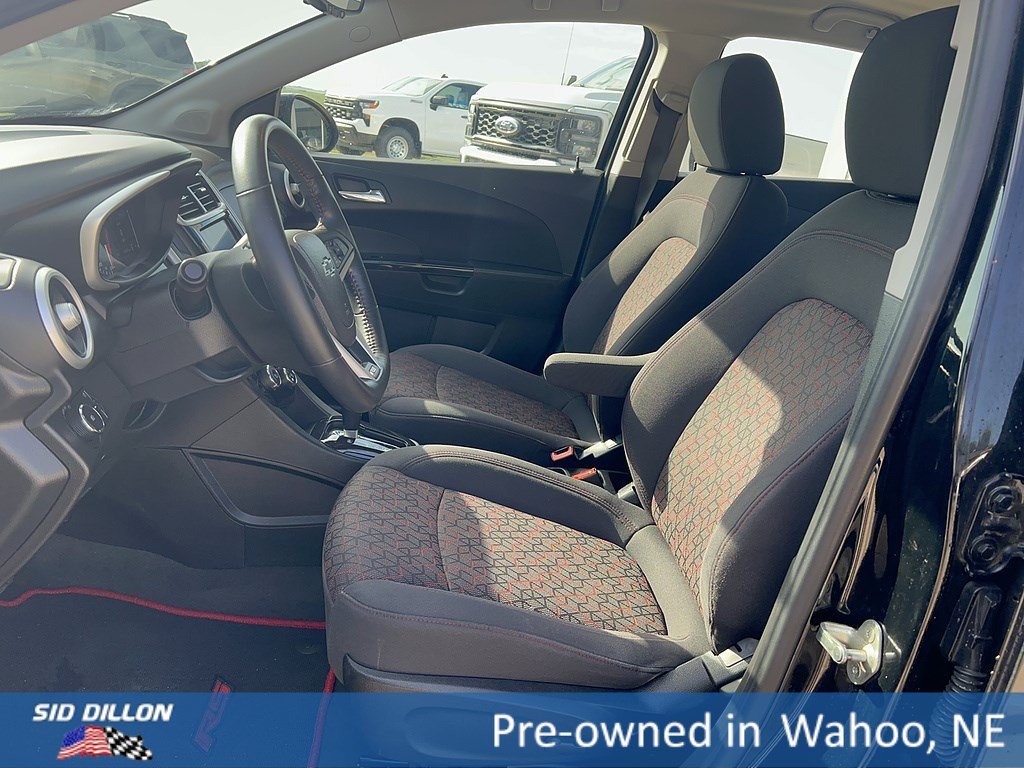 Used 2020 Mosaic Black Metallic Chevrolet LT image 9