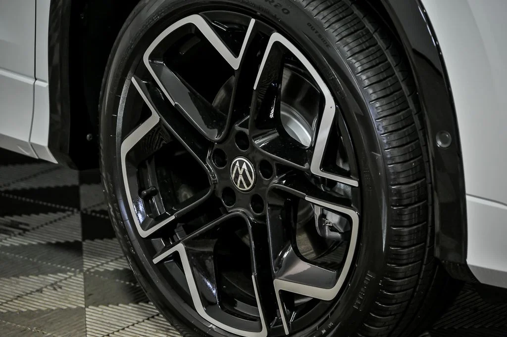 New 2026 White/off-white Volkswagen 2.0T SEL R-Line image 3