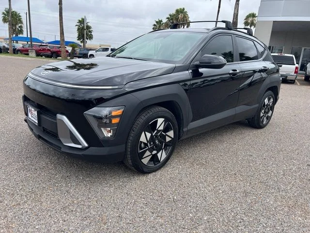 Used 2025 Black Hyundai SEL image 3