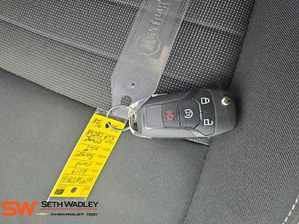 Used 2019 Orange Ford XLT image 35
