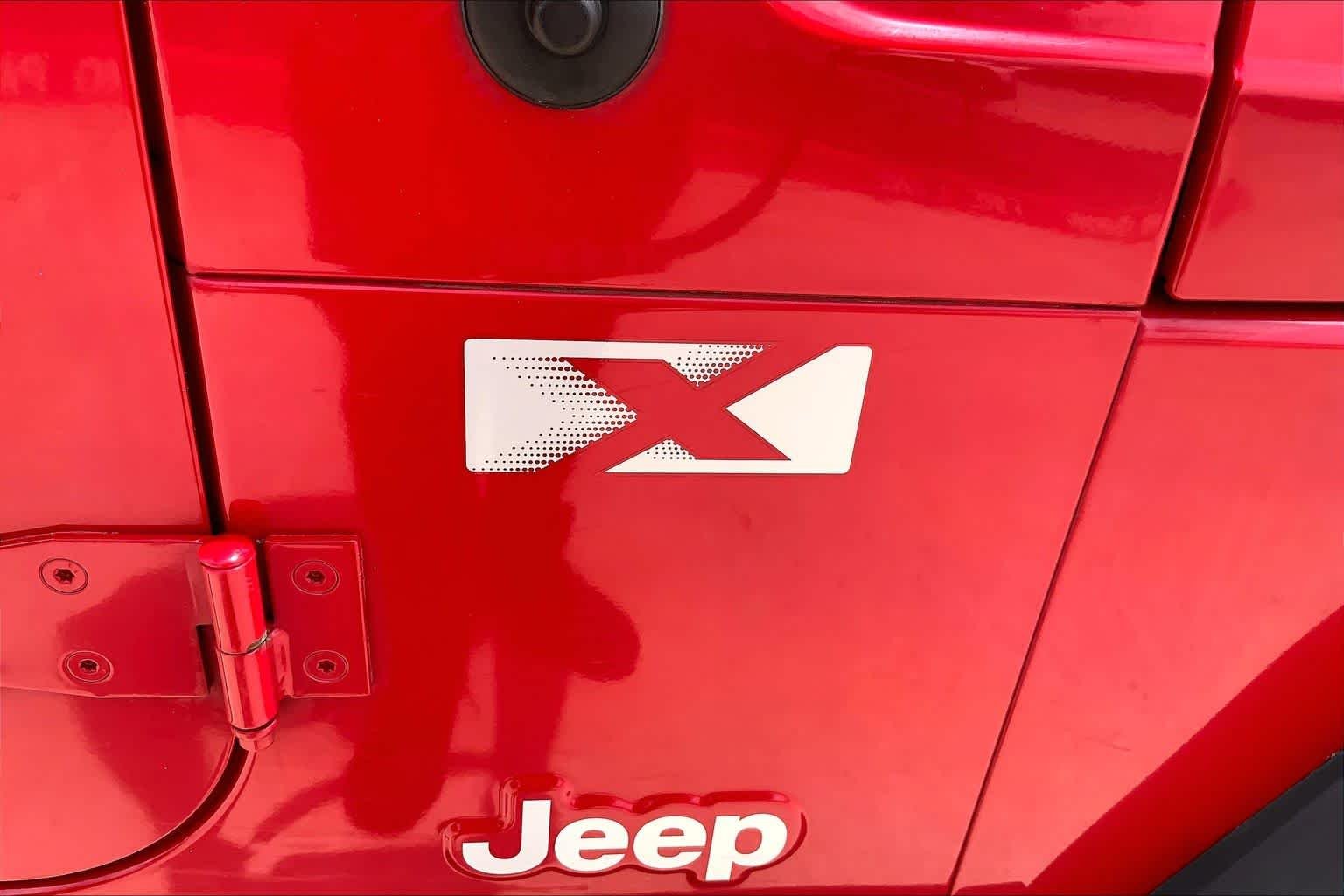 Used 2005 Flame Red Jeep X image 9