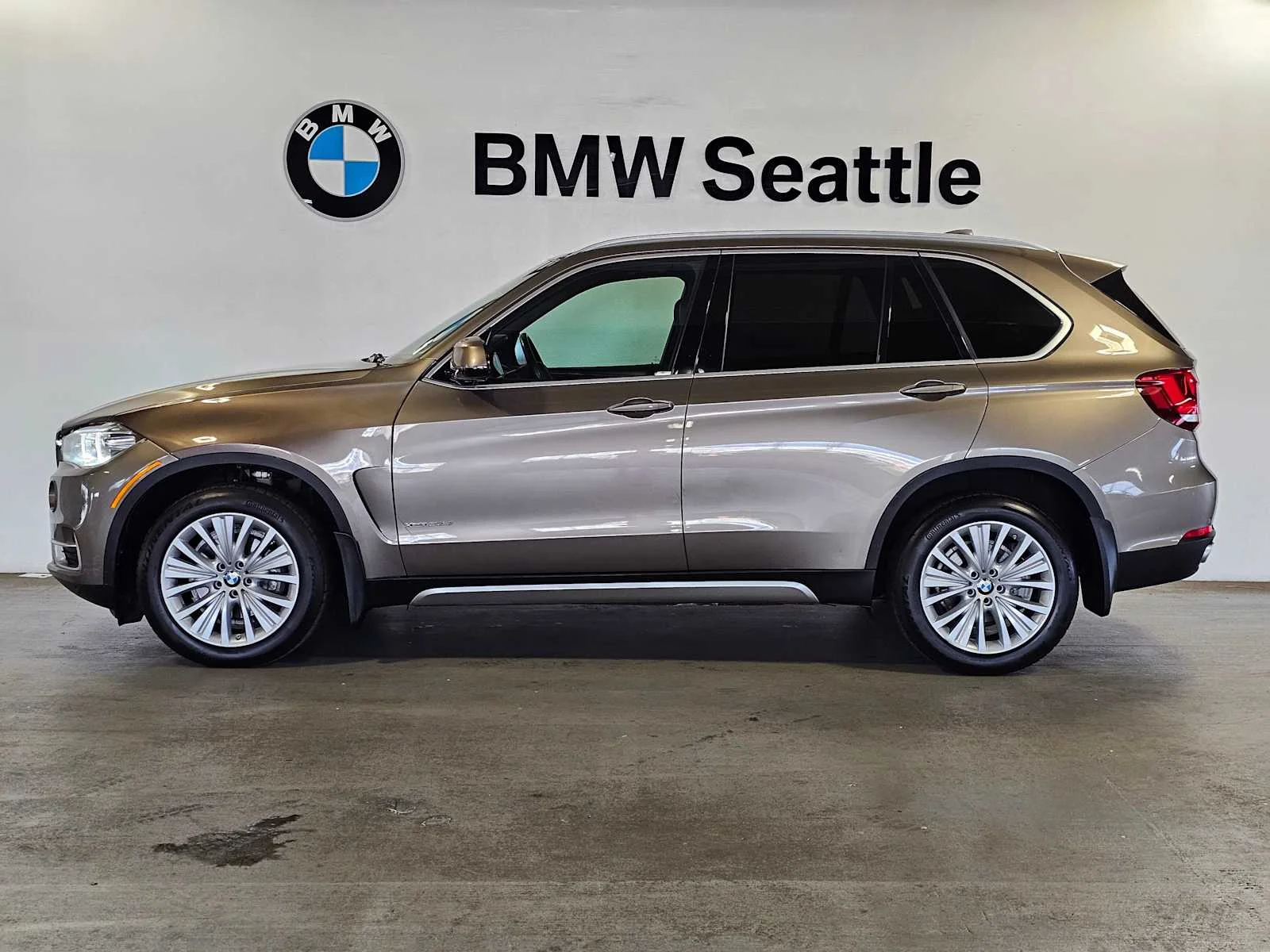 Used 2017  BMW xDrive35d image 3