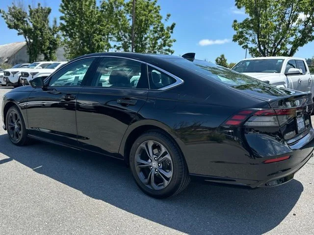Used 2024  Honda EX-L image 5