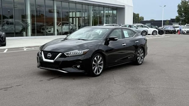 Used 2023 Black Nissan Platinum image 31