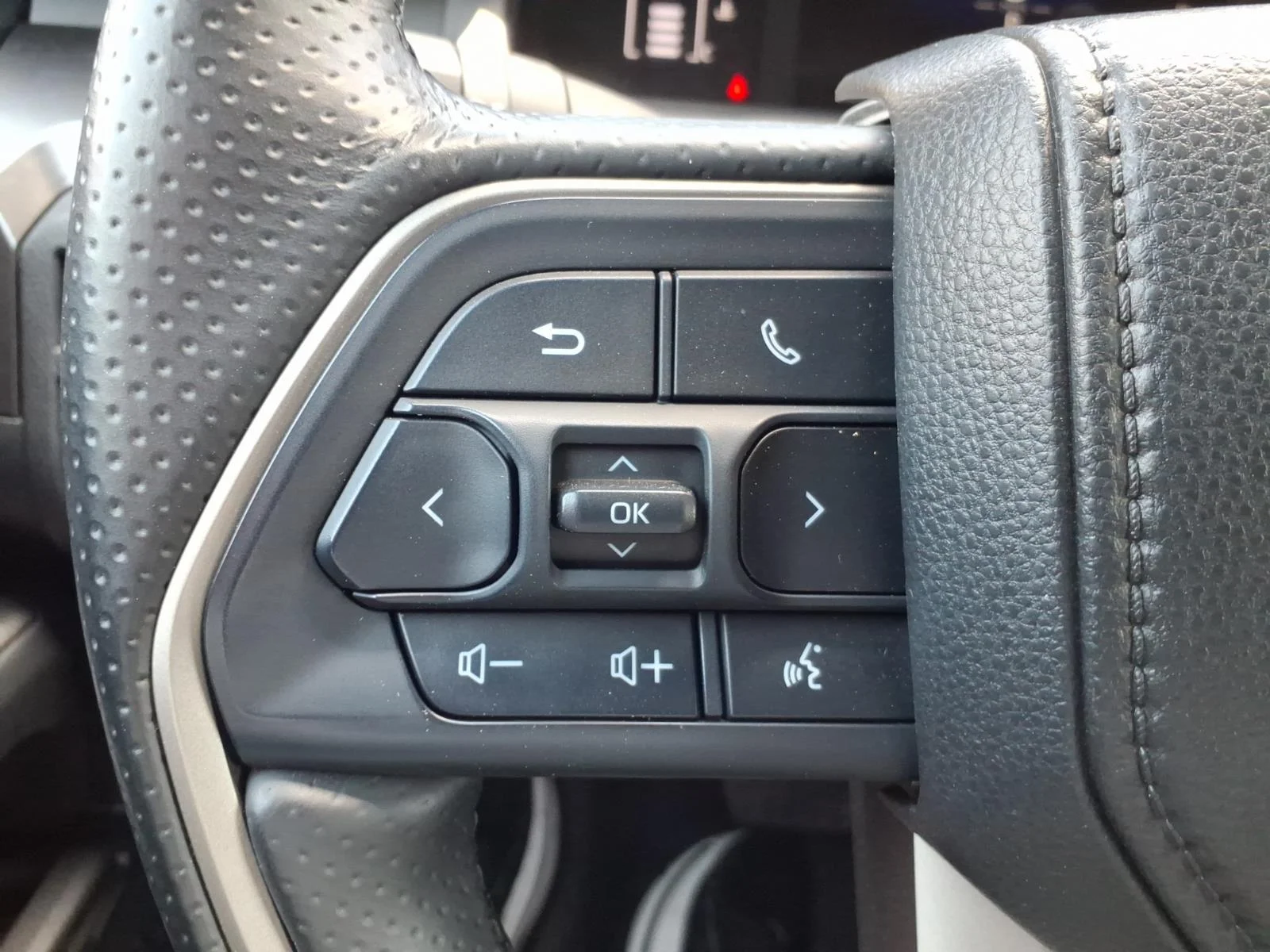 Certified Used 2025 Ice Cap Toyota SR5 image 24