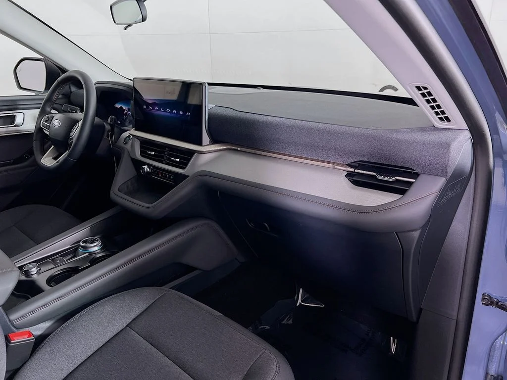 New 2026 Vapor Blue Metallic Ford Active image 30
