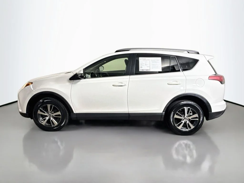 Certified Used 2018 Super White Toyota XLE image 4
