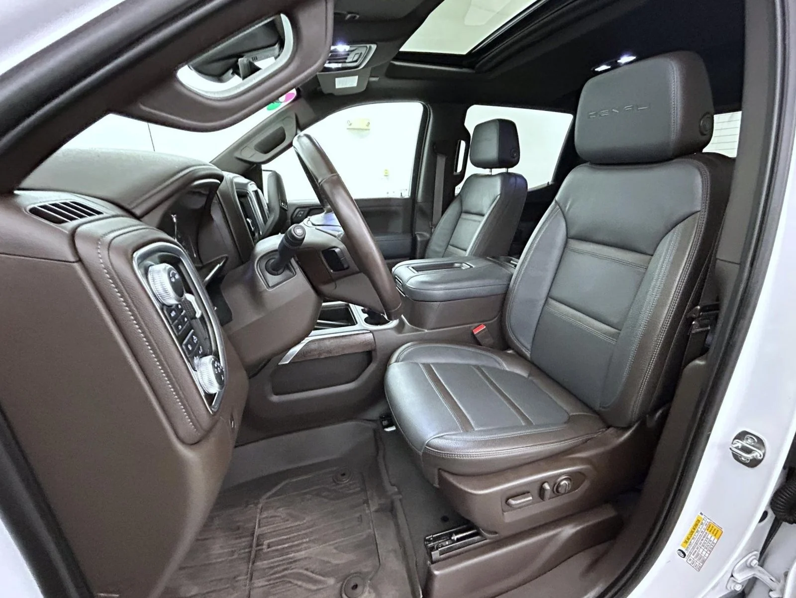 Used 2021 White GMC Denali image 11