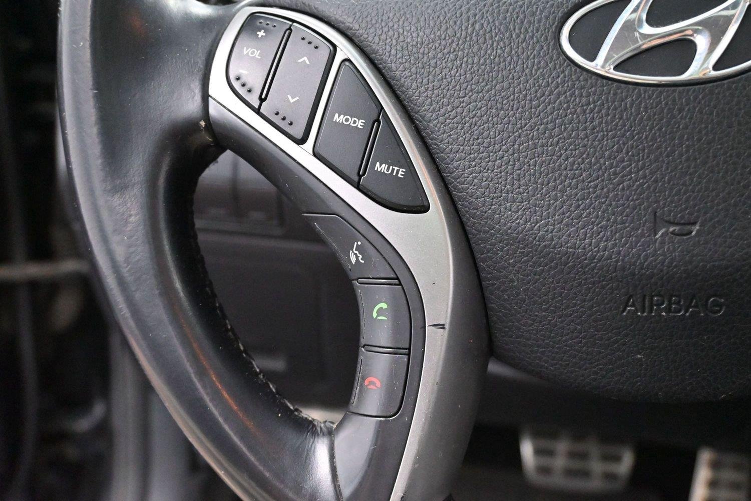 Used 2013 Black Noir Pearl Hyundai 5dr HB Auto PZEV image 16