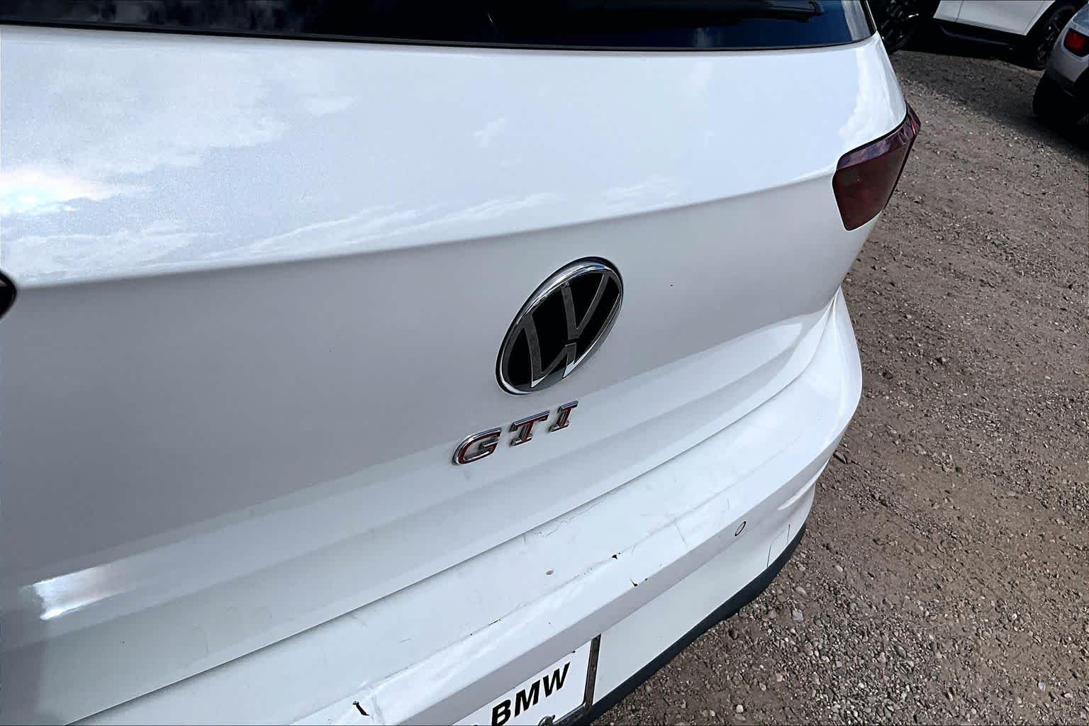 Used 2022 Oryx White Pearl Volkswagen SE image 28