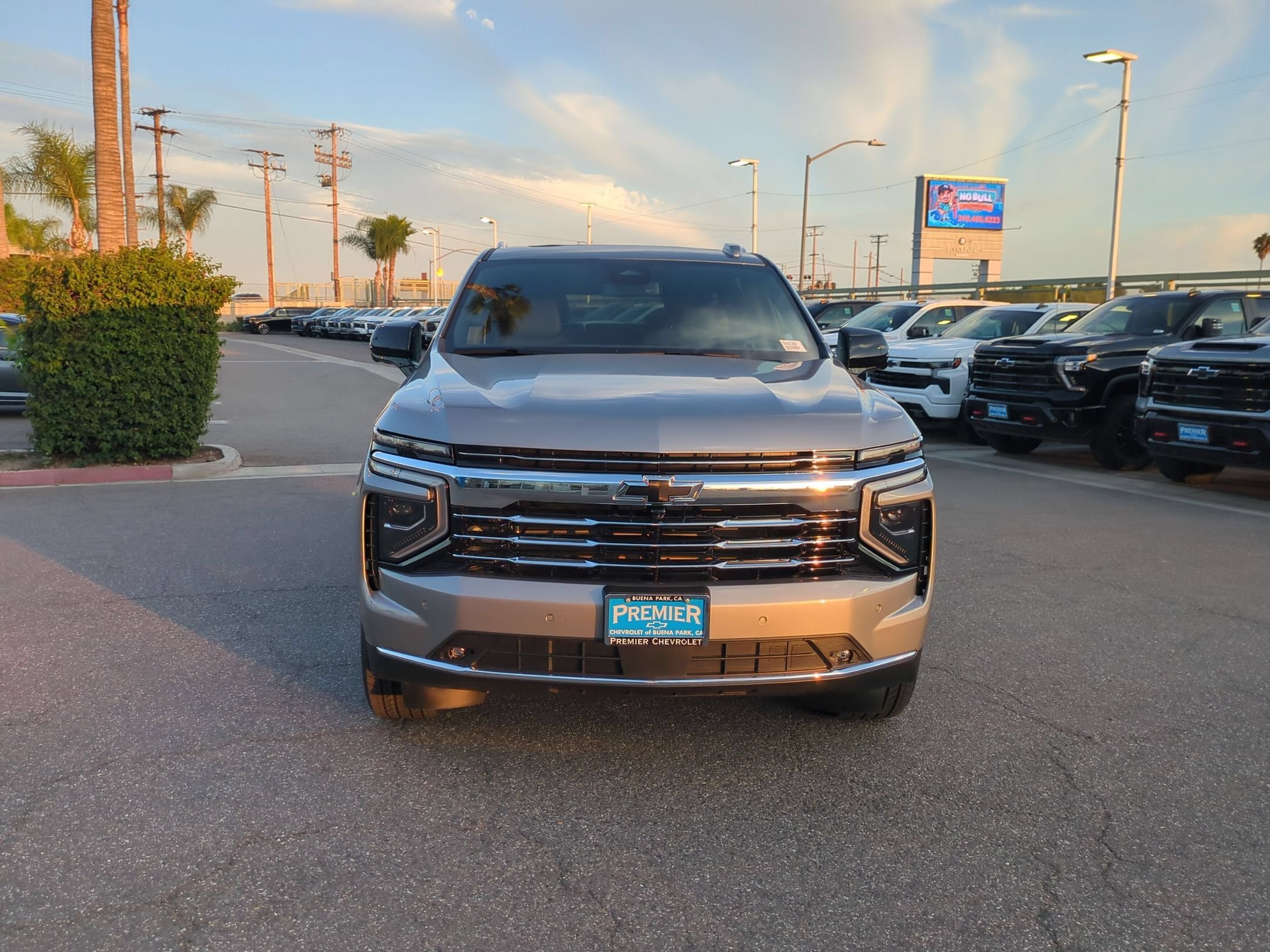 2026 Chevrolet Suburban LT - Photo 8