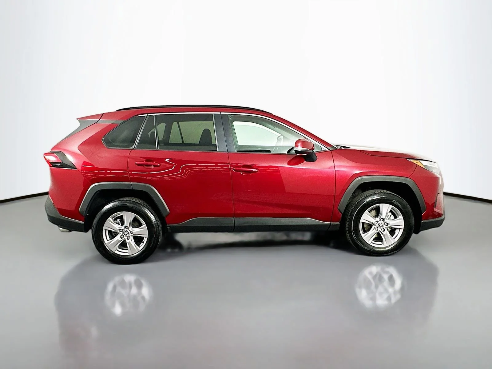 2023 Toyota RAV4 XLE - Photo 9
