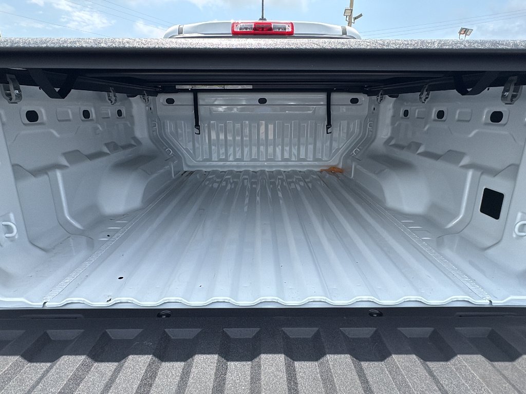 New 2026 Summit White Chevrolet WT image 17