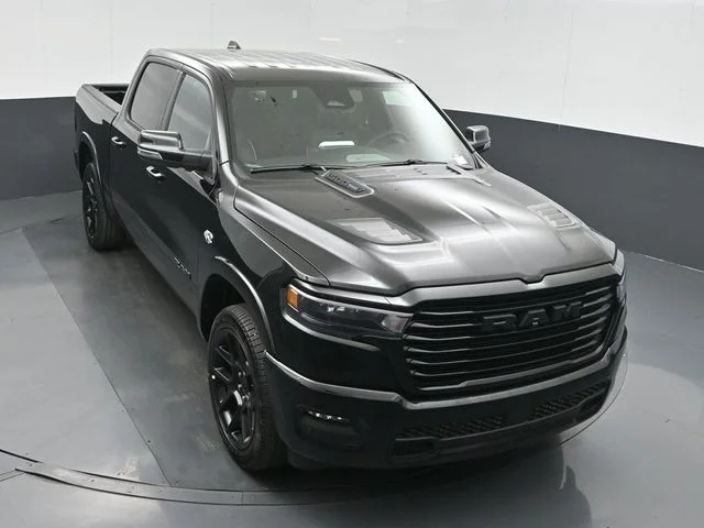 New 2026 Diamond Black Crystal Pearl-Coat Exterior Paint RAM Laramie image 38